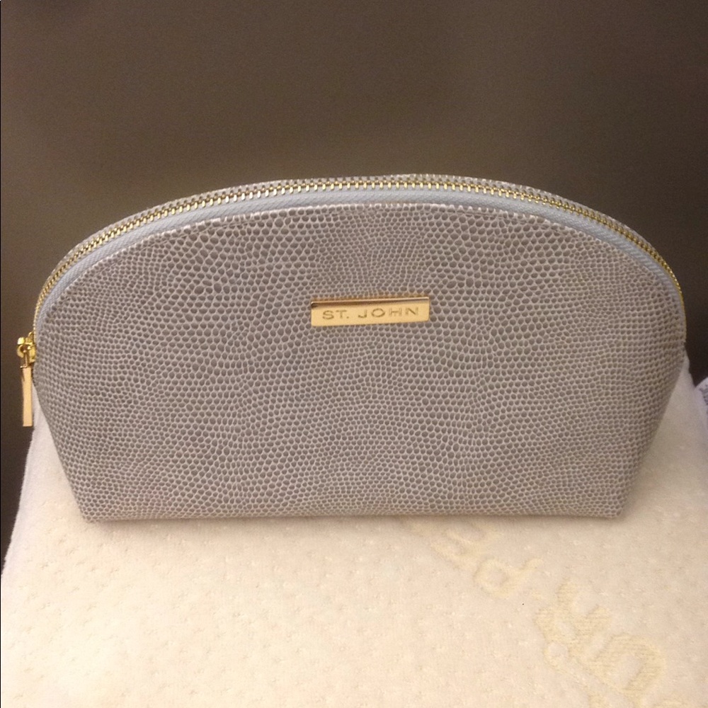 ST John pouch